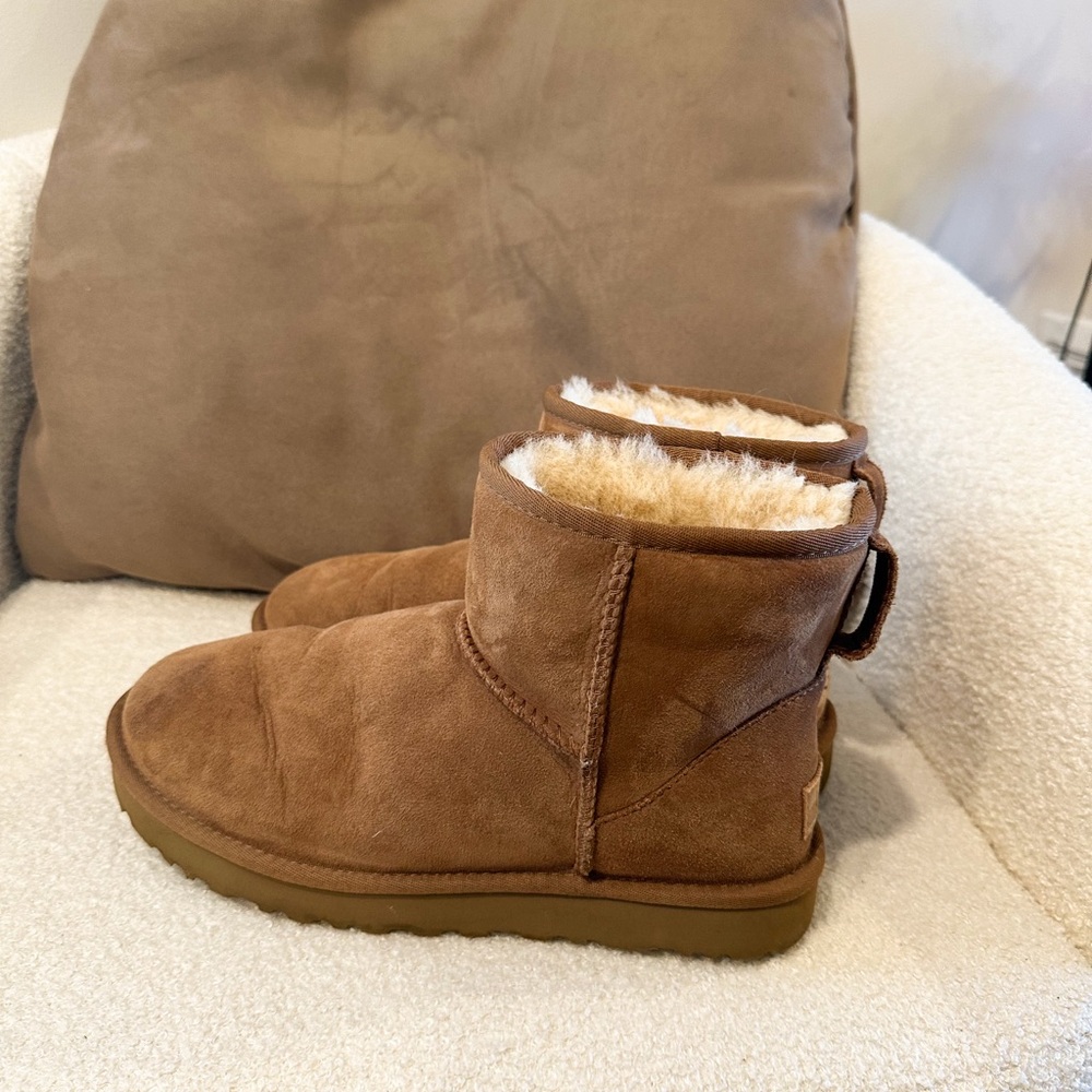 UGG Classic Mini Boots - Picture 3 of 6